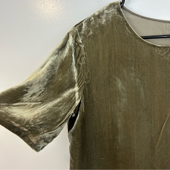 Vince Velvet Tee in Ragweed (Green/Grey) Silk Blend Short Sleeve Size Medium - Picture 4 of 13